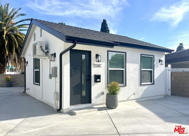 Building Photo - 1258 Mariposa St