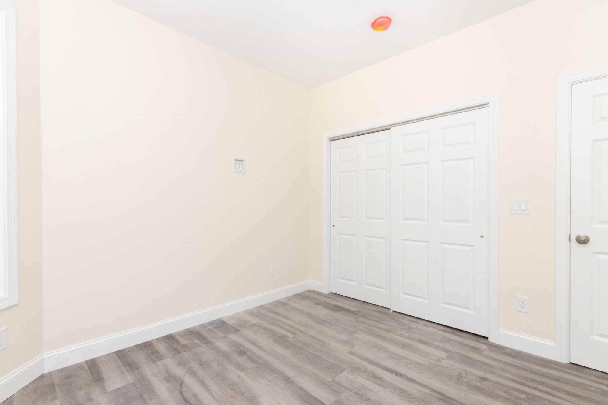 Building Photo - 2 French Ter