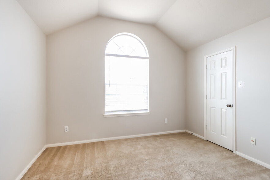 Building Photo - 10834 Waterfern Ct