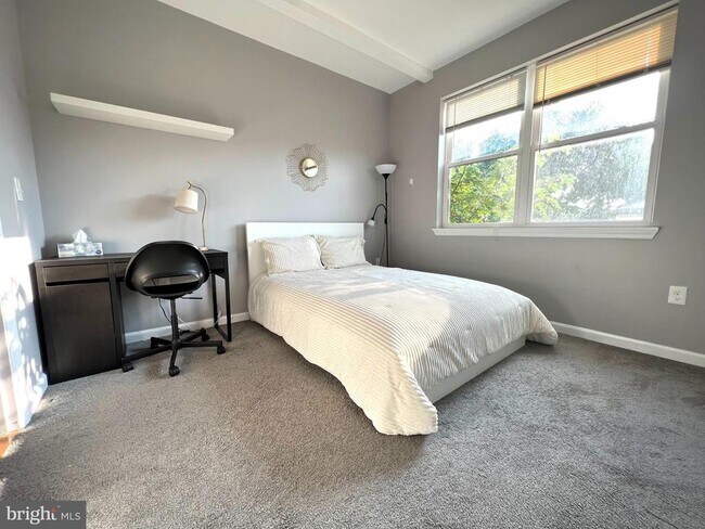 Building Photo - 514 N 39th St