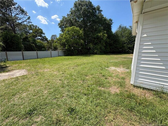 Building Photo - 2690 Belhaven Rd