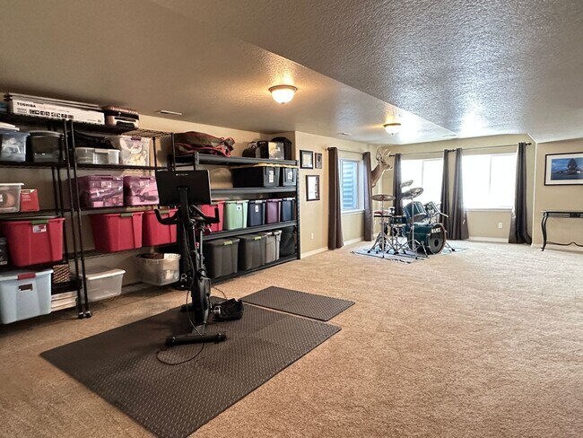Building Photo - Elegant & Spacious 4BD Home with 3-Car Gar...