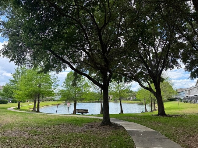 Building Photo - Fully Furnished 5-Bed End-Unit Townhome with Hot Tub in Gated Coral Cay! WASHER & DRYER INCLUDED!