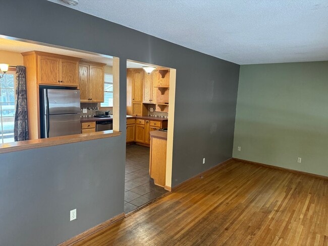 Building Photo - 3 BR / 1 BA Home w/ Fenced Backyard & 2-Car Garage in Spring Lake Park!