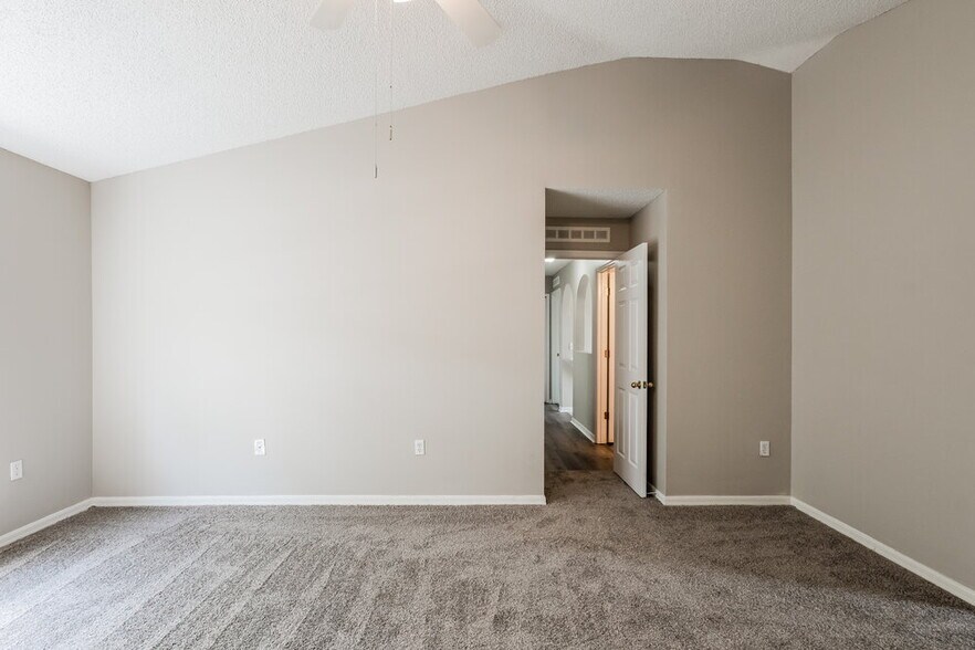 Building Photo - 2987 Elbib Dr