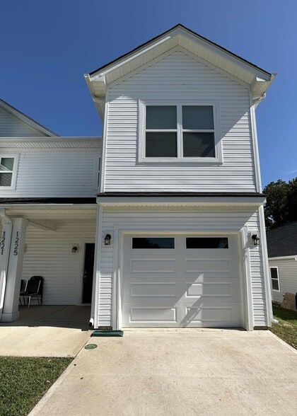 Primary Photo - 1225 Marble St