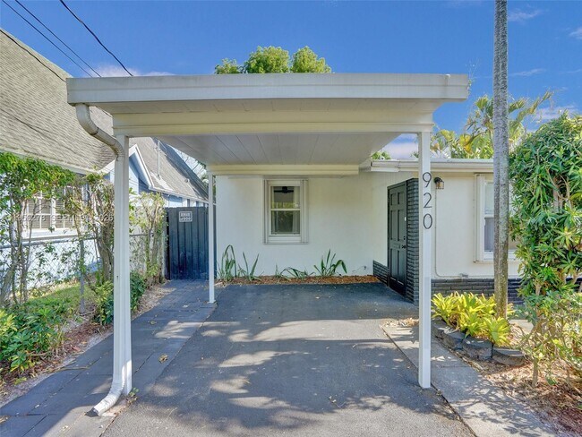 Building Photo - 920 NE 34th Ct