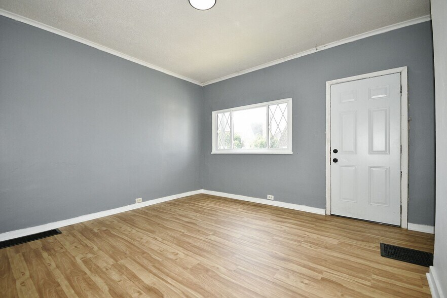 Building Photo - 1912 Pallas St