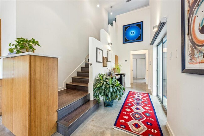 Building Photo - 207 Caney St