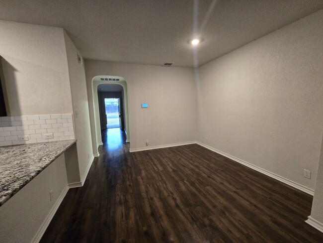 Building Photo - 3 Bedroom 2 Bath 2 Car Garage Open Floor P...