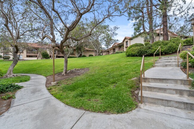 Building Photo - 2BR, 2BA UPGRADED CONDO DEL MAR! PET FRIEN...