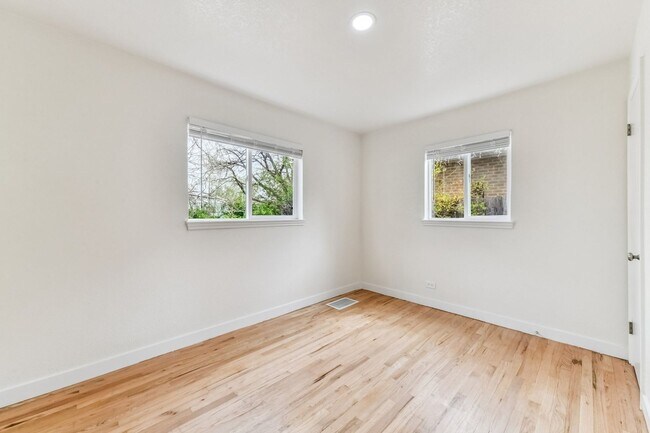 Building Photo - Stunning Single Family Home | 4BR/2BA | 1-Car Covered Parking | Fenced backyard