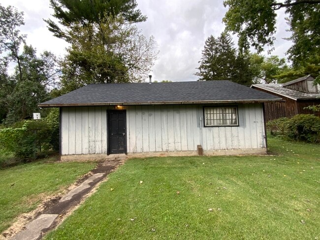 Building Photo - 217 E Roselawn St