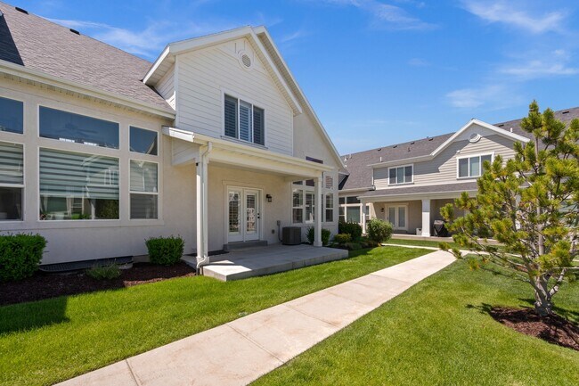 Building Photo - 771 Newfield Dr