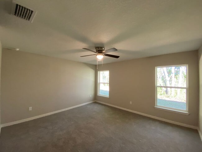 Building Photo - Custom Home - Desirable SW Ocala Neighborhood 3/2/2 **Won't Last**