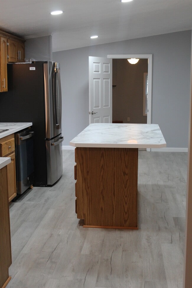 Building Photo - 6 Laura Ln