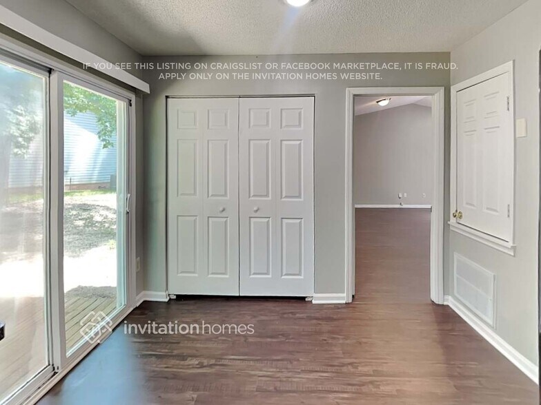 Building Photo - 7025 Markway Dr