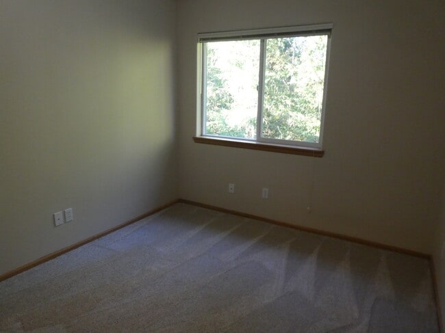 Building Photo - 15455 SW Kirby Ln