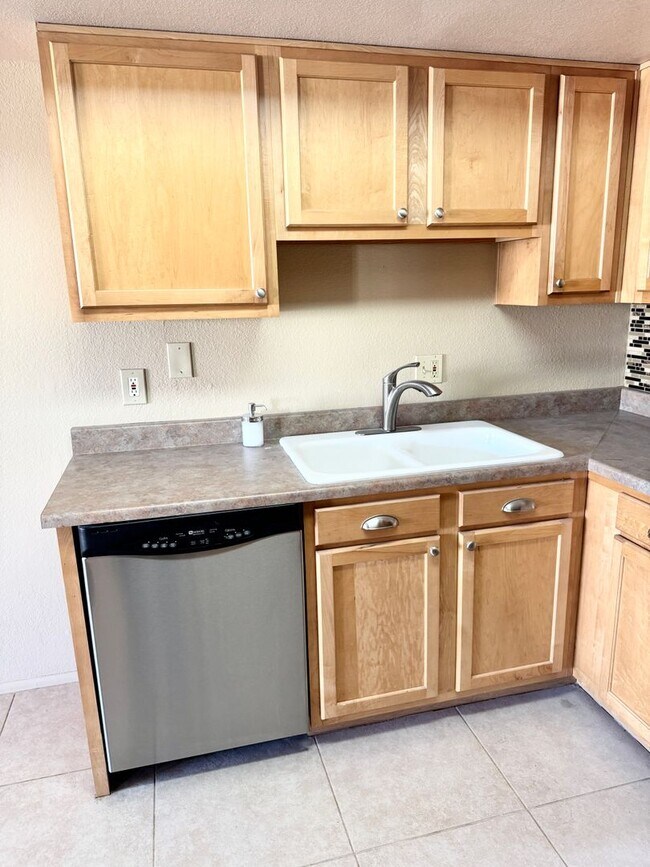 Building Photo - Amazing 2 Bedroom/2 Bath Condo!  Top Level Corner Unit with Spectacular Amenities!