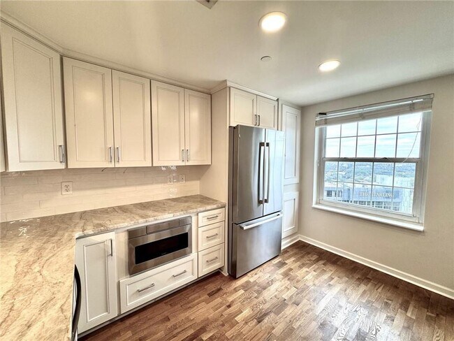 Building Photo - 195 14th St NE