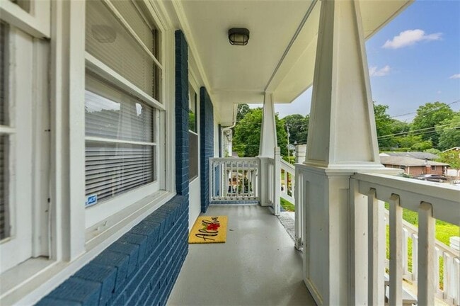 Building Photo - 1582 Lincoln Ave SE