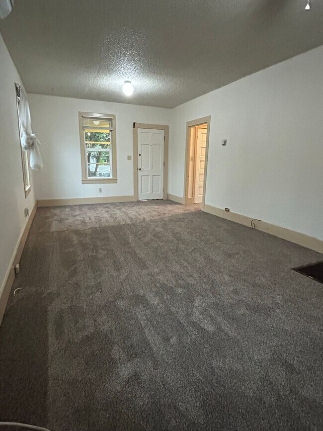 Building Photo - 1823 Mulberry St