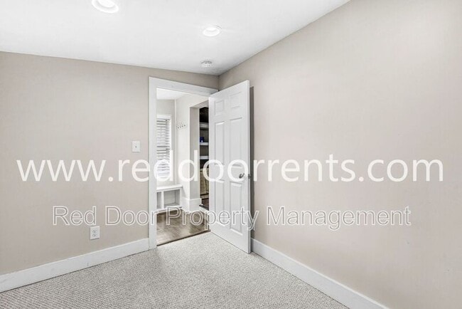 Building Photo - 2028 Hoyt Ave