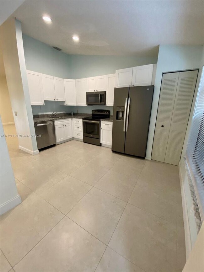 Building Photo - 9870 Watermill Cir
