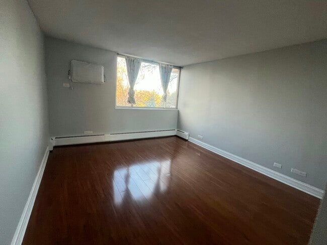 Building Photo - 2200 S Stewart Ave