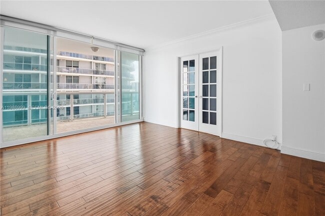 Building Photo - 1800 N Bayshore Dr