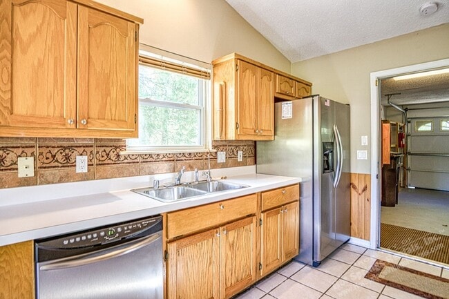 Building Photo - East Gate Area | Home | Unfurnished