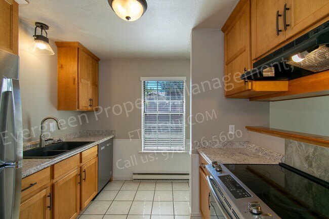 Building Photo - 661 Hanna St