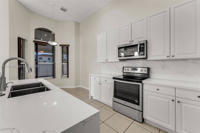 Building Photo - 18560 NE 3rd Ct