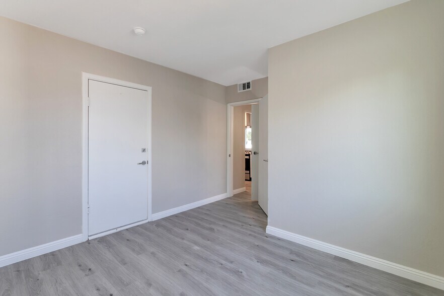 Building Photo - 2036 N 17th Pl