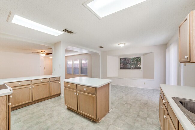 Building Photo - Welcome home to this single-story home in highly desirable Northwest Crossing