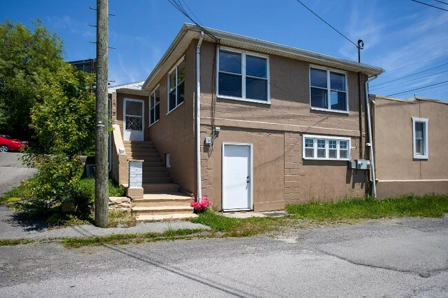 Building Photo - 3581 Robert C Byrd Dr