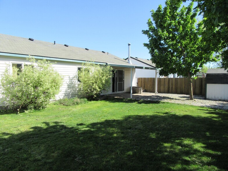 Building Photo - 2007 N Blossom Ct