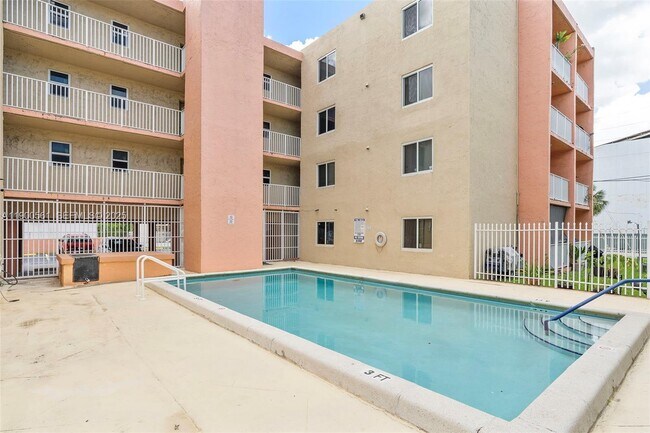 Building Photo - 2400 NW 16th St Rd