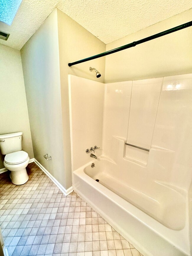 Building Photo - Charming two bedroom, two bathroom home at The Lakes in North Charleston!