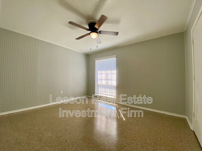 Building Photo - 217 N Emerald Loop
