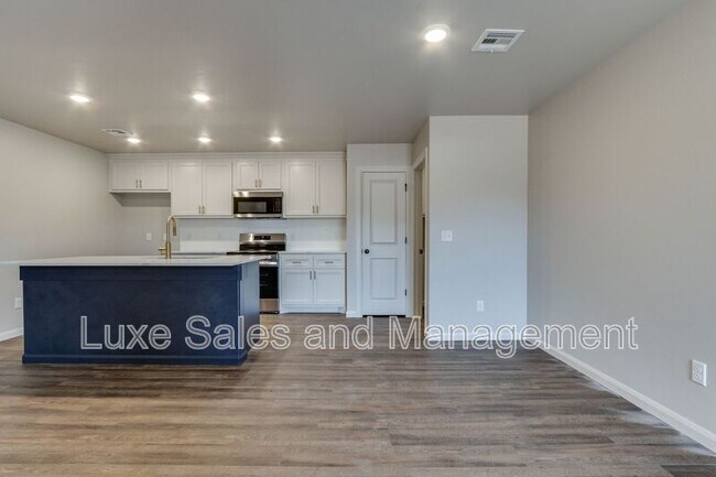 Building Photo - 400 Keiths Wy