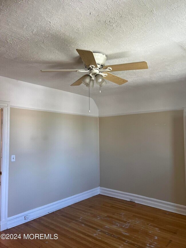 Building Photo - 84 McLaren St