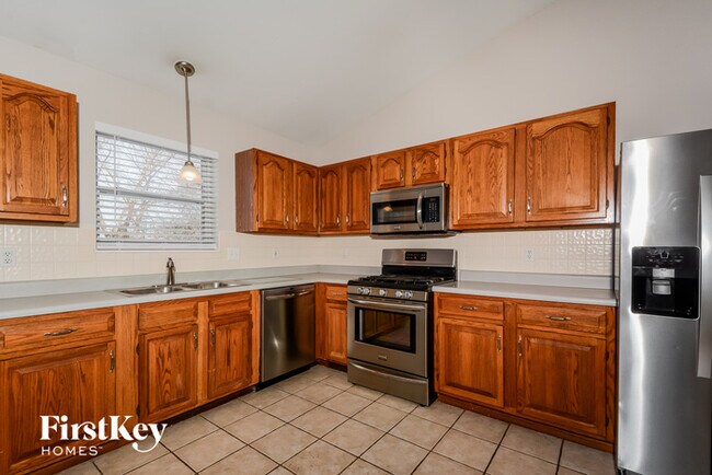 Building Photo - 641 Autumn Oaks Dr