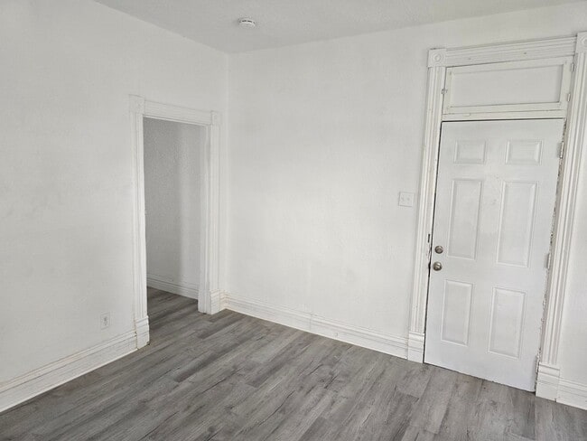 Building Photo - 2 Bedroom 1 Bath $1150.00