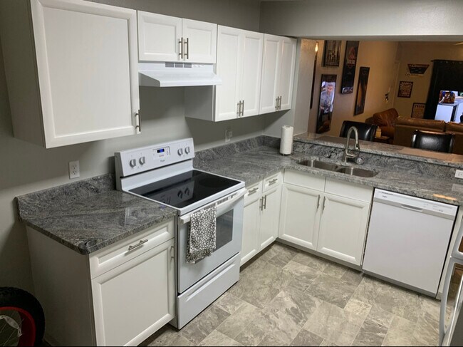 Building Photo - 7802 Hardwick Dr