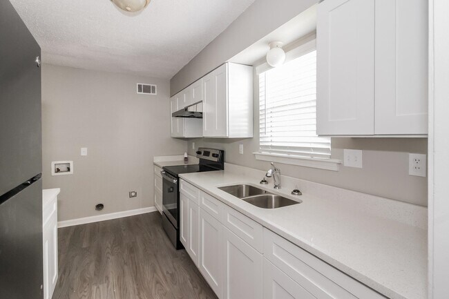 Building Photo - 4359 Crescent Park Dr