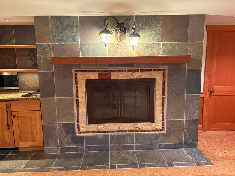 Building Photo - 6662 Van Winkle Dr