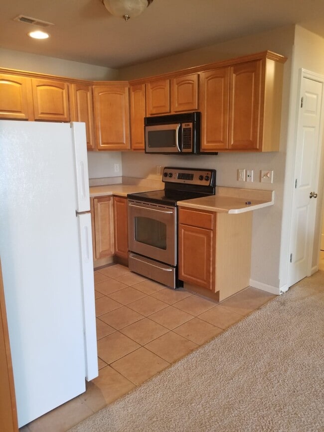 KITCHEN - 102 Essex Ln