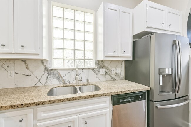 Building Photo - 11307 Main Holly Dr