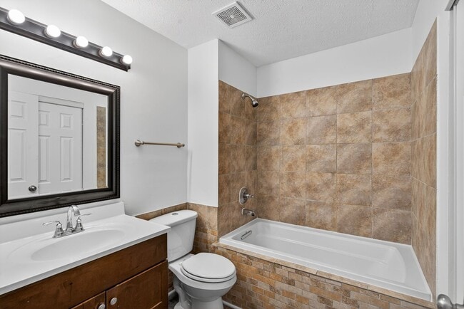 Building Photo - Charming 3-Bedroom Home in a Peaceful Neig...